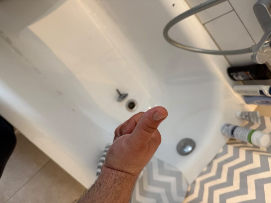 Badewanne Abfluss verstopft: Klick-Klack-Stopfen prüfe